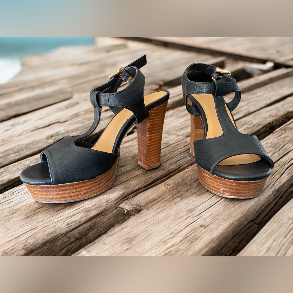 Le Chateau Black Leather Platform Heels (Size 8 US)